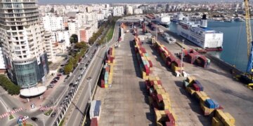 Rënia e importeve dhe eksporteve, specialistët paralajmërojnë: ndikime të menjëhershme në ekonomi, fuqia blerëse ka pësuar rënie.