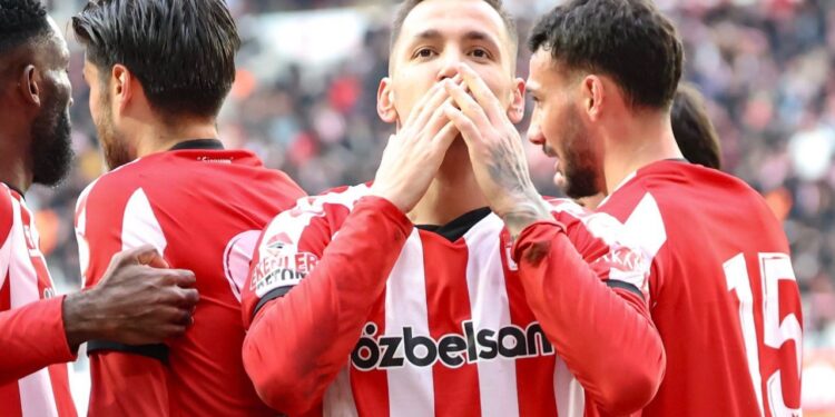 Rey Manaj dërgon sinjale për Poloninë, teksa sulmuesi i Kombëtares brilanton në Turqi me një dygolësh.