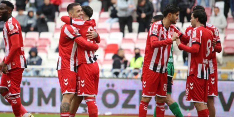 Rey Manaj, përsëri në fokus me Sivasspor, shënon dhe asiston në triumfin e ekipit ndaj Sakaryasporit (VIDEO)