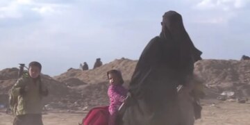 Riatdhesimi dhe procesi i deradikalizimit: Sfidat e Eva Dumanit dhe vështirësitë e riintegrimit pas kthimit nga Siria.