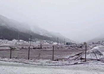 Rikthehet dëbora në qarkun e Elbasanit, qarkullimi i automjeteve vazhdon normalisht