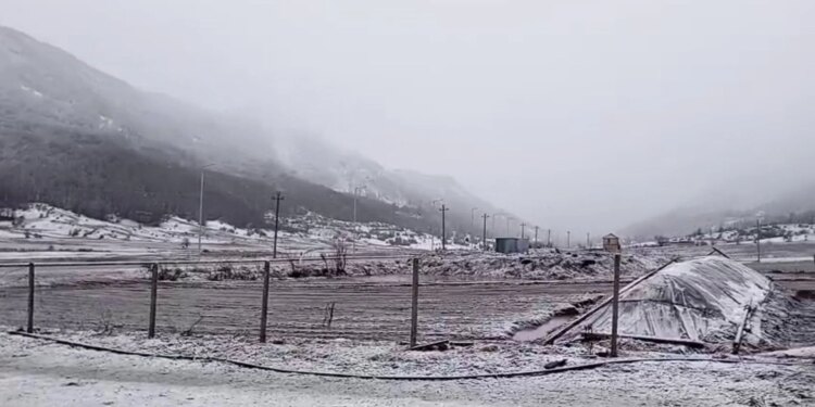 Rikthehet dëbora në qarkun e Elbasanit, qarkullimi i automjeteve vazhdon normalisht