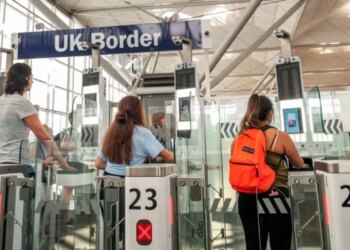 Rregulla të reja për udhëtimin në Mbretërinë e Bashkuar: sfida për ata me shtetësi të dyfishtë dhe të rejat që duhen ditur.