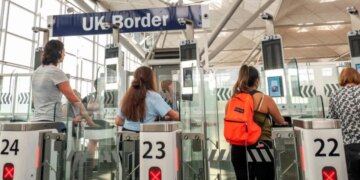 Rregulla të reja për udhëtimin në Mbretërinë e Bashkuar: sfida për ata me shtetësi të dyfishtë dhe të rejat që duhen ditur.