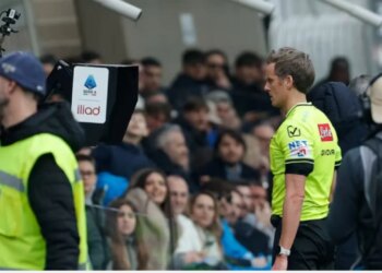 Rregullat e reja të futbollit për Botërorin 2026: Protokolli VAR, humbja e kohës dhe veprimet e simuluesve.