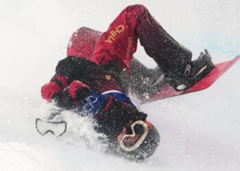 Rrëzimi alarmant i skiatores kineze, me të dhëna për dëmtim të mundshëm të shtyllës kurrizore...