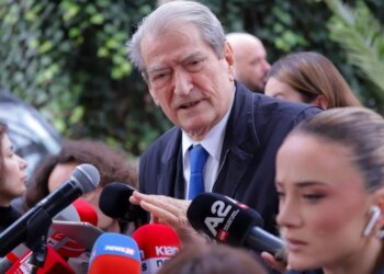 “Rritja e papritur e pagave”/ Berisha përgjigjet lidhur me deklaratën e Ramës: Mercenarit të Skapit i është caktuar një rrogë prej 7 mijë eurosh.