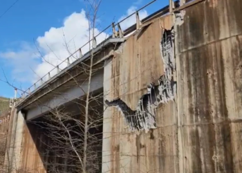 Rruga Librazhd-Prrenjas bllokohet plotësisht, ekziston rreziku i shembjes së urës/ Shefi i ARRSH: Betoni po thyhet, nuk kemi një parashikim për kohëzgjatjen e punimeve