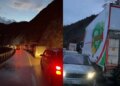 Rruga drejt juglindjes bllokohet: Aksi Librazhd–Pogradec ndalon kalimin e mjeteve për shkak të rrezikut nga shembja e një ure.