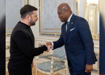 Rusia ofron vende pune dhe shpërblime atraktive për të rekrutuar afrikanët në luftën kundër Ukrainës, ku deri tani kanë humbur jetën të paktën 55 ganezë.