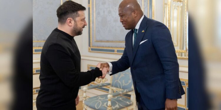 Rusia ofron vende pune dhe shpërblime atraktive për të rekrutuar afrikanët në luftën kundër Ukrainës, ku deri tani kanë humbur jetën të paktën 55 ganezë.