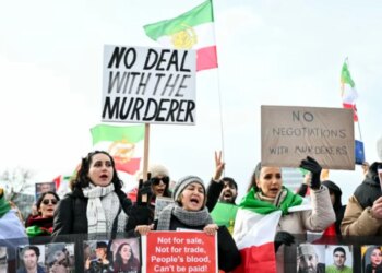 SHBA dhe Irani fillojnë negociata mbi çështjet bërthamore në Gjenevë; Trump paralajmëron për pasojat e dështimit në arritjen e një marrëveshjeje.