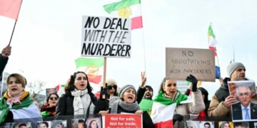 SHBA dhe Irani fillojnë negociata mbi çështjet bërthamore në Gjenevë; Trump paralajmëron për pasojat e dështimit në arritjen e një marrëveshjeje.