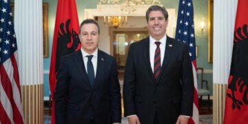 "SHBA si partneri kryesor strategjik për Shqipërinë" / Peleshi zhvillon takim me Michael Rigas, zëvendësin e Sekretarit të Shtetit Marco Rubio.