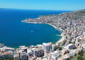 Saranda ka nevojë për punonjës, sektori turistik përballet me mungesë të stafit të kualifikuar, ndërlikime gjithashtu në parkime.