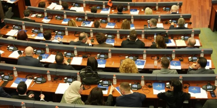 Seanca inaugurale e Kuvendit të Kosovës, deputetët japin betimin/ Albulena Haxhiu zgjidhet kryetare me 66 vota të mbështetura.