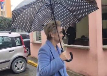 Seanca paraprake për Monika Kryemadhin e shtyhet, avokatët e rastit bojkotojnë pas incidentit të dhunës ndaj Kujtim Cakranit në Vlorë.