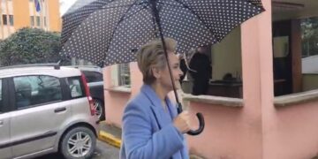 Seanca paraprake për Monika Kryemadhin e shtyhet, avokatët e rastit bojkotojnë pas incidentit të dhunës ndaj Kujtim Cakranit në Vlorë.