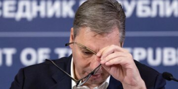 Serbia përmirëson investimet në sektorin e mbrojtjes, ndërsa Vuçiç shpreh shqetësim për aleancën Shqipëri-Kroaci-Kosovë.