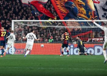 Serie A: Napoli triumfen ndaj Genoas me vetëm 10 lojtarë në një përfundim dramatik të ndeshjes