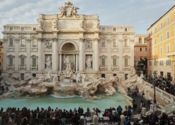 Shatërvani i Trevit vendos tarifë 2 euro për vizitorët në Romë