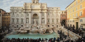 Shatërvani i Trevit vendos tarifë 2 euro për vizitorët në Romë