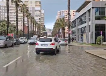 Shira në Durrës, disa rrugë të qytetit përmbyten, bllokohet një aks në zonën e Currilave.