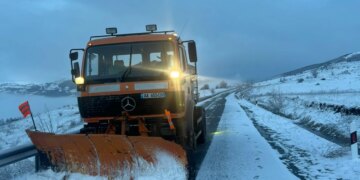 Shiu vazhdon në qarkun e Kukësit, të gjitha rrugët janë të kalueshme për automjete.