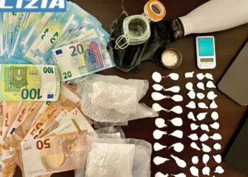 Shkatërrohet rrjeti i trafikimit të kokainës në Itali, dy të rinj shqiptarë ndalohen.