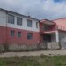Shkolla në Lazarat mbyllet për shkak të emigrimit; plani për ta kthyer në qendër grumbullimi të bimëve medicinale dështon.