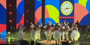 Shoqata Tirana nderon figura të shquara në 106-vjetorin e shpalljes së Tiranës si kryeqytet, përmes një ekspozite me vepra të artistëve të njohur dhe një festimi me “Sofrën Tironse”.