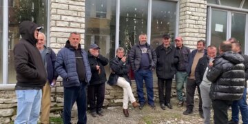 “Shprehje nevoje për ujë dhe energji elektrike” / Protesta në Këlcyrë, banorët kërcënojnë me bllokimin e rrugës nacionale.