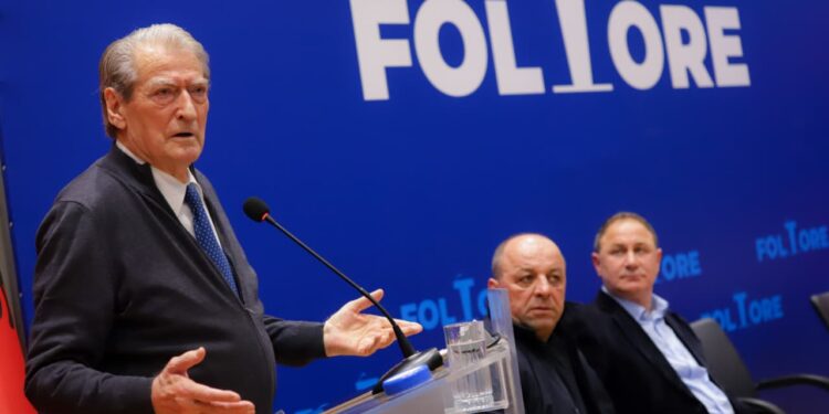 “Shpresa jonë e vetme është tani vetë ne”, tha Berisha për demokratët: Rama po e injoron ultimatumet e Brukselit dhe po rrezikon procesin e integrimit.