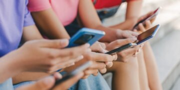 Sllovenia po shqyrton mundësinë e ndalimit të përdorimit të rrjeteve sociale për individët nën 15 vjeç.