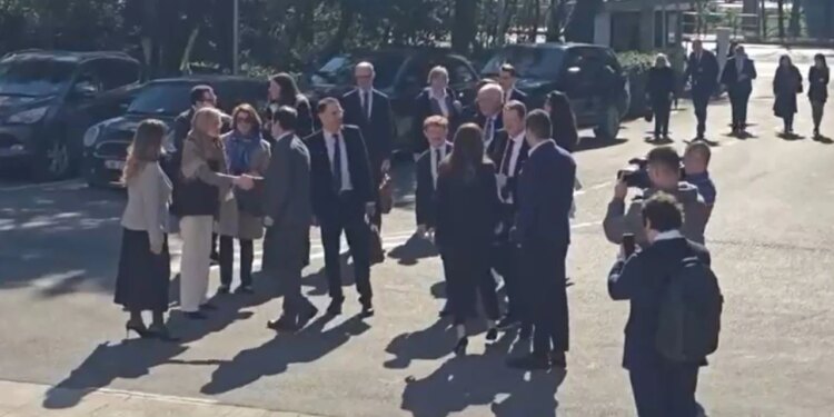 Sot mbërrin në selinë blu një delegacion nga PPE, sipas Berishës: Pjesëmarrës ishin përfaqësues të 28 partive, ndërsa tema kryesore ishte zgjedhjet.