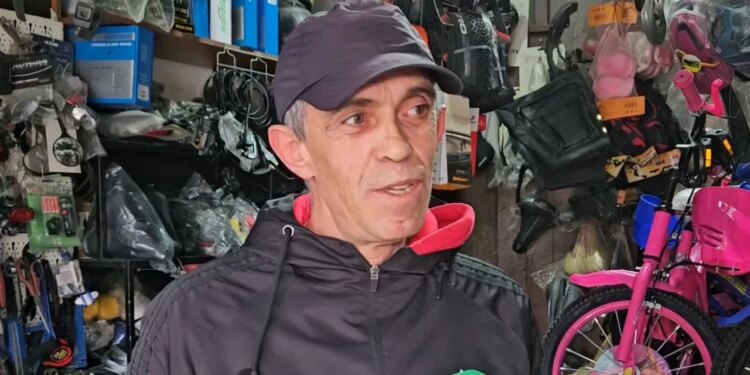 “Specialisti i biçikletave”/ Siguron riparimin e biçikletave për qytetarët e Korçës: Punoj çdo ditë pa ndalesë.