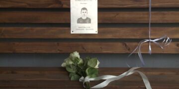 Stoli për Martin, përsëri problematike/ Prindërit përballen me refuzimin për memorialin në “Fan Noli”