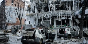 Sulmet ruse në Ukrainë vazhdojnë të shkaktojnë tragjedi: tetë viktima, përfshirë një vajzë 11-vjeçare.