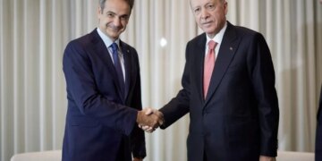 Takimi Erdogan-Mitsotakis në Ankara realizohet në mes të tensioneve në rritje mes dy vendeve.