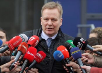 Takimi i dërguarit të posaçëm të Bashkimit Evropian me Albin Kurtin dhe Donika Konjufcën: Sorensen thekson fokusin në përparimin e dialogut ndërmjet Kosovës dhe Serbisë.