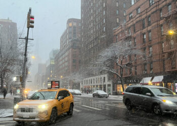 “The ‘makth’ i bardhë në Nju Jork: paralajmërime për stuhi dëbore, anulime fluturimesh dhe këshilla për kufizimin e udhëtimeve”