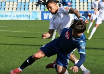 Tirana dhe Dinamo ndajnë pikat në një derbi të jashtëzakonshëm, mes kaosit dhe emocioneve në kryeqytet.