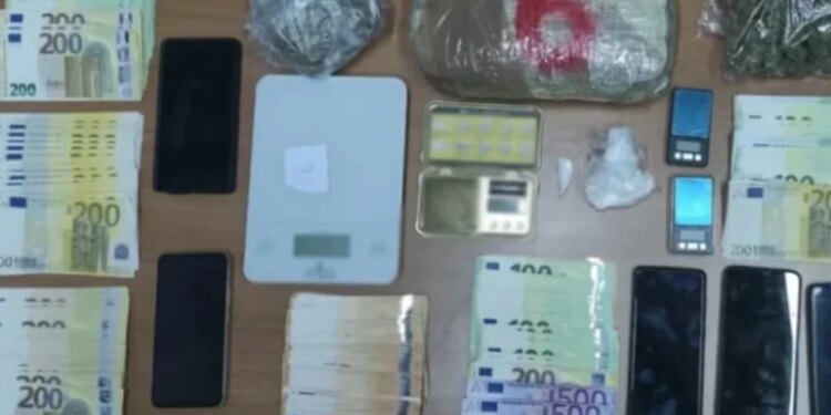 Trafikimi i kokainës në Rodos, arrestohen 3 shqiptarë dhe 2 grekë, zbulohen 327 mijë euro.