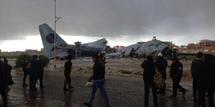 Tragjedi në Bolivi: avioni devijohet nga pista gjatë uljes dhe godet automjetet në aeroport, 20 të vdekur dhe 30 të plagosur.