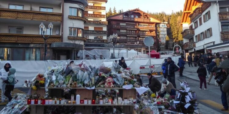 Tragjedia në Crans-Montana: Miku i një nga viktimat kundërshton hetimet dhe publikon videon e të rinjve duke konsumuar alkool në klubin e natës.