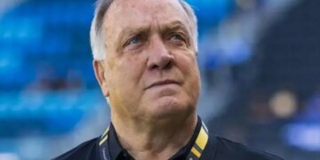 Trajneri jep dorëheqjen katër muaj para fillimit të Kupës së Botës, pas përfundimit të historisë që e çoi kombin më të vogël në turneun botëror.