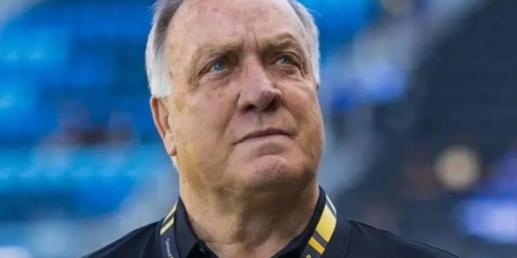 Trajneri jep dorëheqjen katër muaj para fillimit të Kupës së Botës, pas përfundimit të historisë që e çoi kombin më të vogël në turneun botëror.