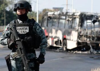 Trazirat pas vdekjes së liderit të drogës ‘El Mencho’ rezultojnë në vrasjen e 25 anëtarëve të Gardës Kombëtare në Meksikë.