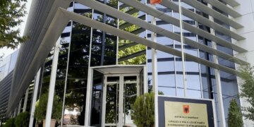 Tre individë në Korçë përballen me akuzat për dhënie të parave me fajde, duke përdorur pasuri të paluajtshme si “garanci”.