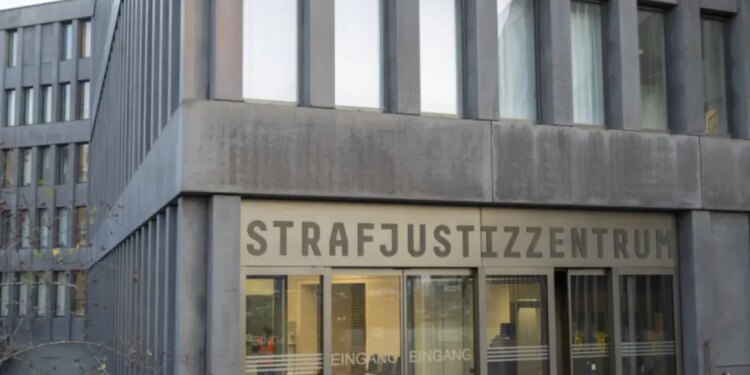 Tri shqiptare dënohen në Zvicër për tentativë transporti të kokainës të fshehur në thasë me kafe.